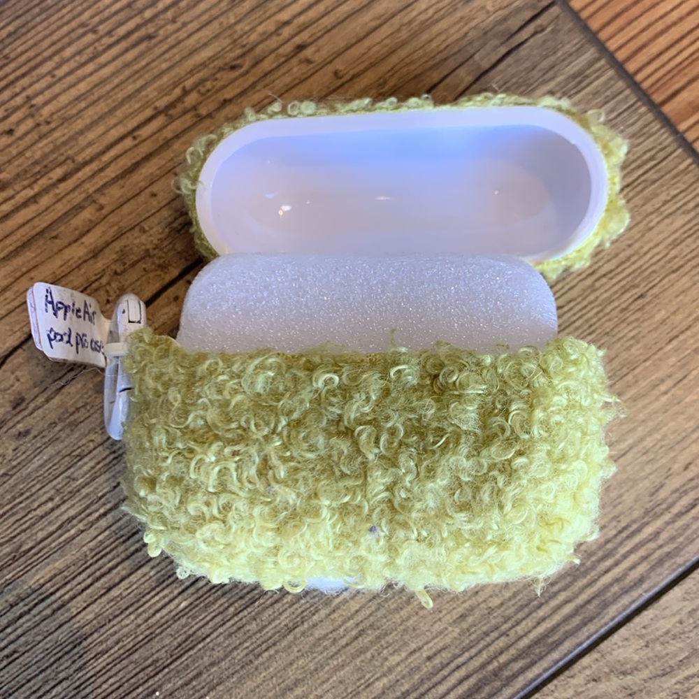 AirPod Pro case - Picture 2 of 7